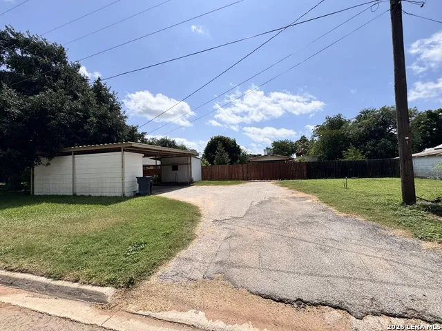 604 E Rio Grande Pearsall, TX 78061