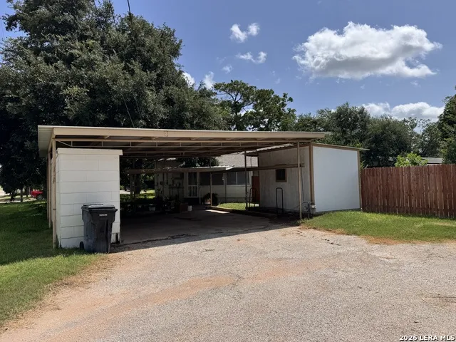 604 E Rio Grande Pearsall, TX 78061