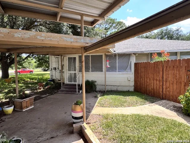604 E Rio Grande Pearsall, TX 78061
