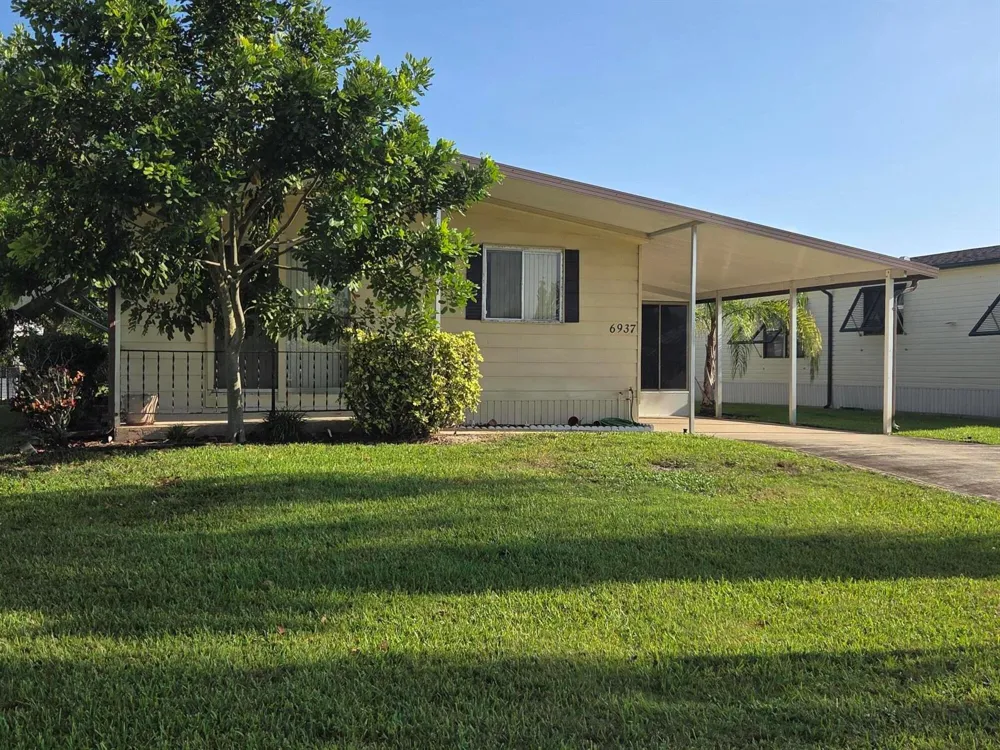 6937 SE Delegate Street Hobe Sound, FL 33455