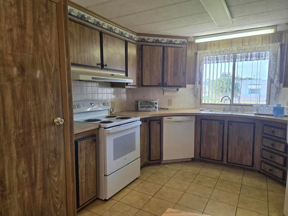 6937 SE Delegate Street Hobe Sound, FL 33455