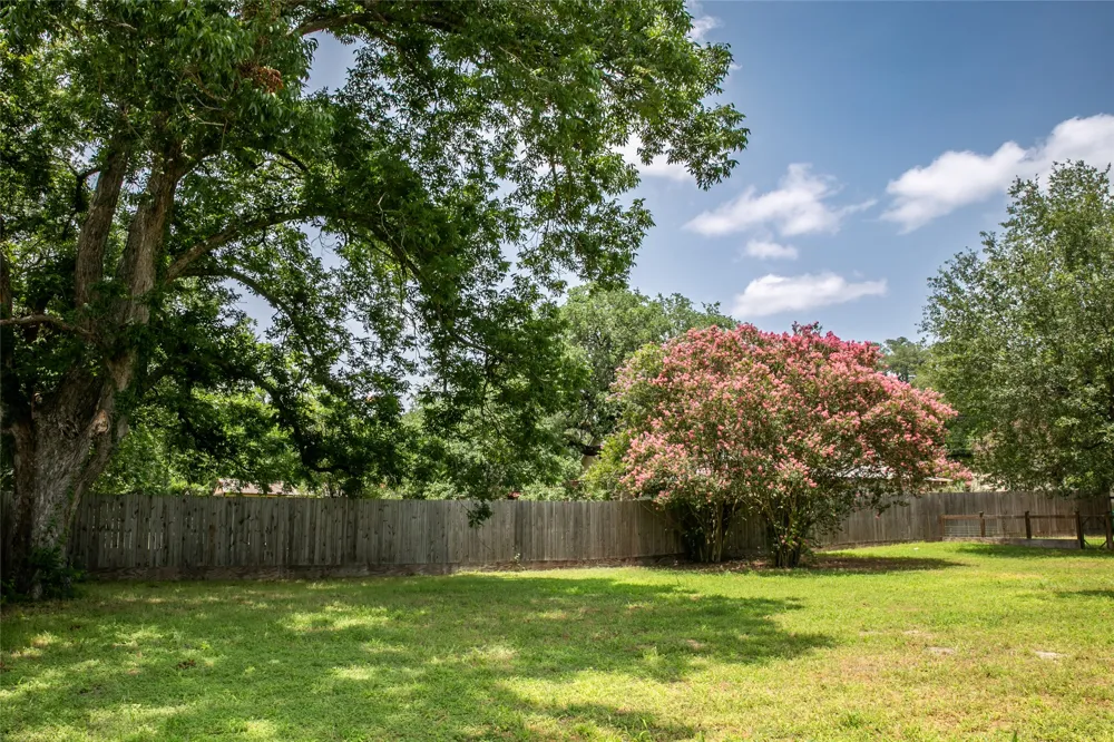 637 Washington Street La Grange, TX 78945