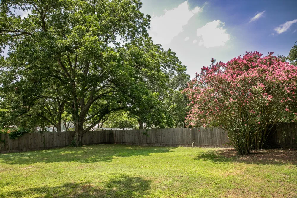 637 Washington Street La Grange, TX 78945