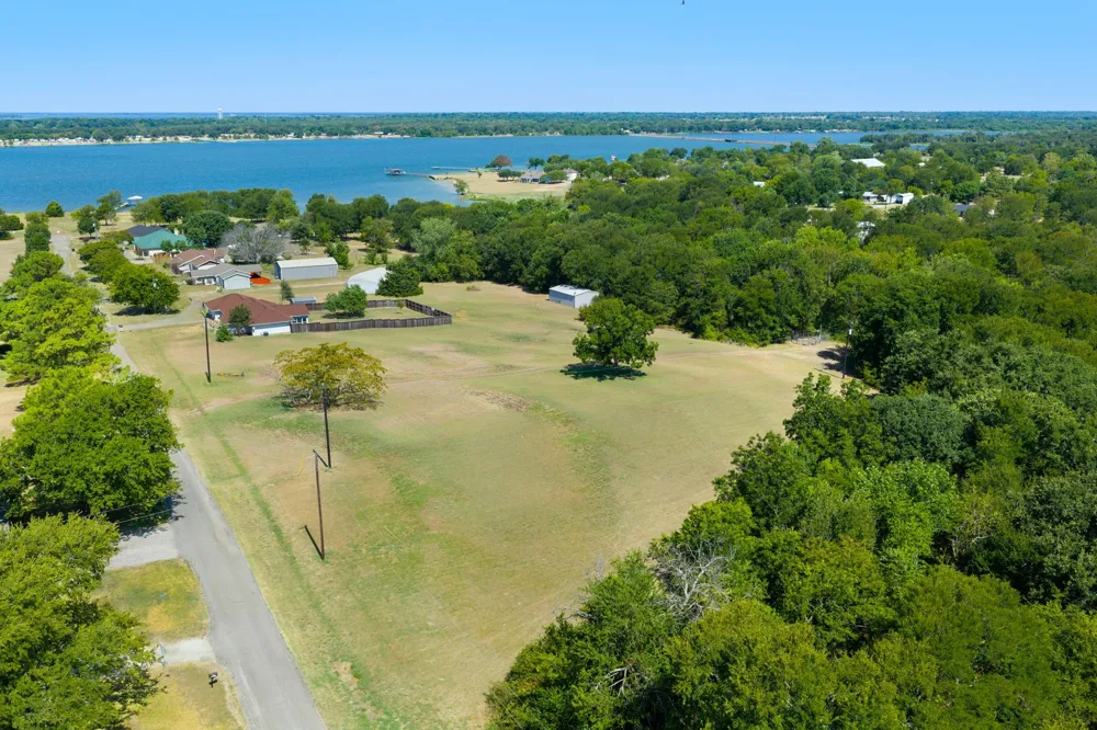 206 Mohawk Trail East Tawakoni, TX 75472