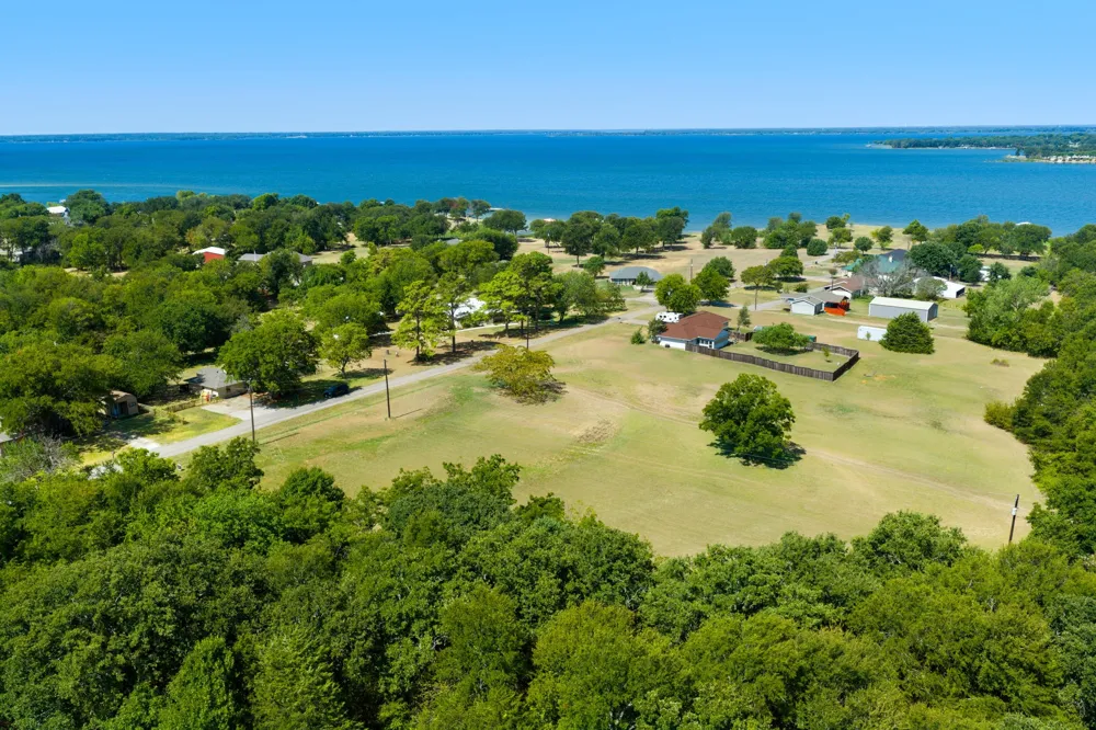 206 Mohawk Trail East Tawakoni, TX 75472