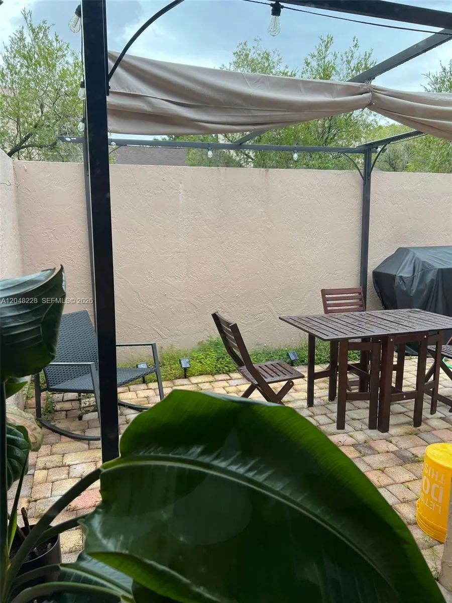 1269 NW 123rd Ave Pembroke Pines, FL 33026