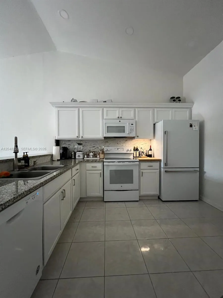 1269 NW 123rd Ave Pembroke Pines, FL 33026
