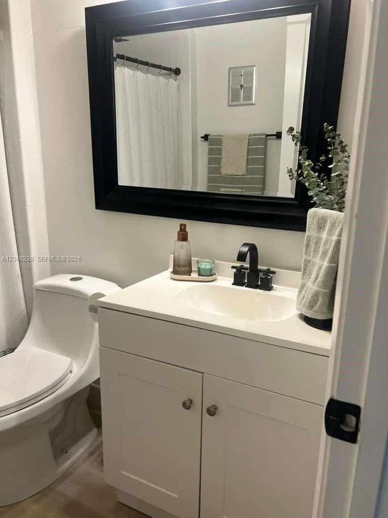 1269 NW 123rd Ave Pembroke Pines, FL 33026