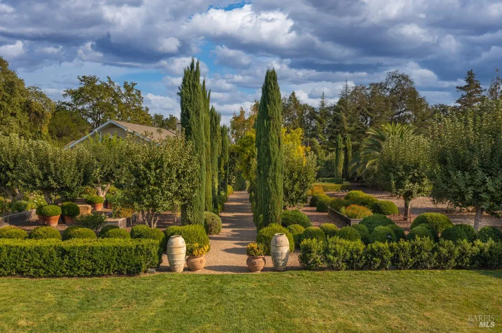 950 Mee Lane St. Helena, CA 94574