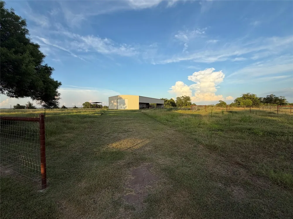 242 Mikeska Road Bellville, TX 77418