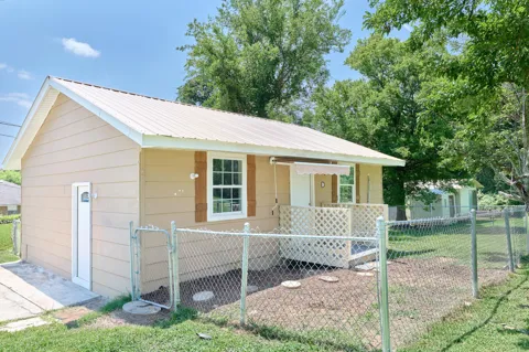 6504 Middle Drive