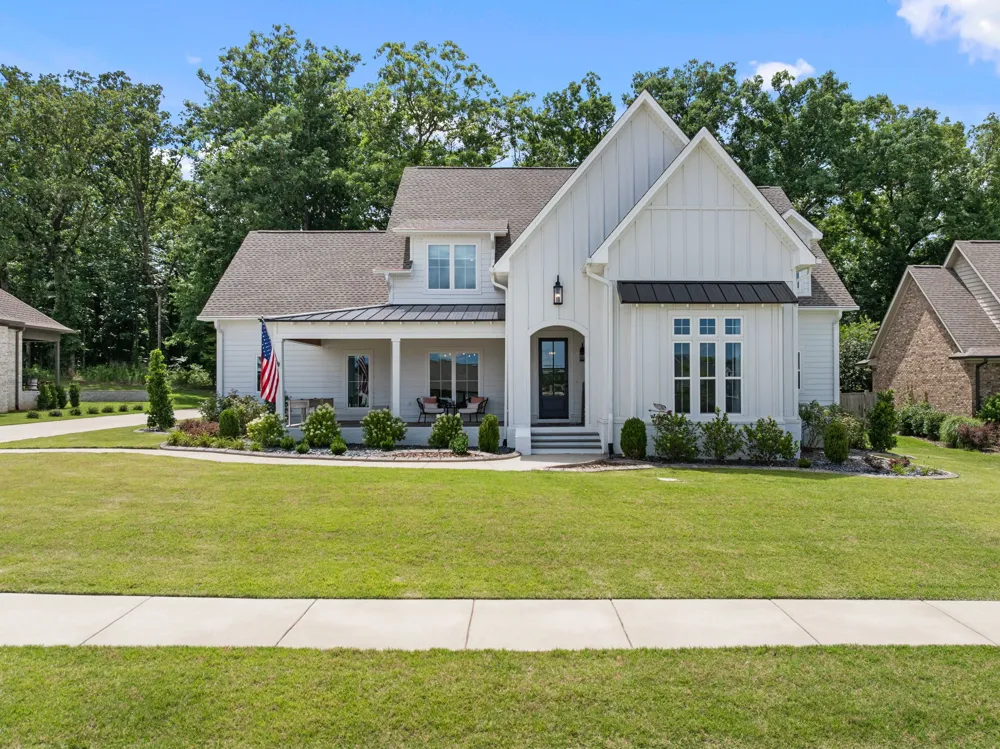 228 Chestnut Oak Dr Florence, AL 35633