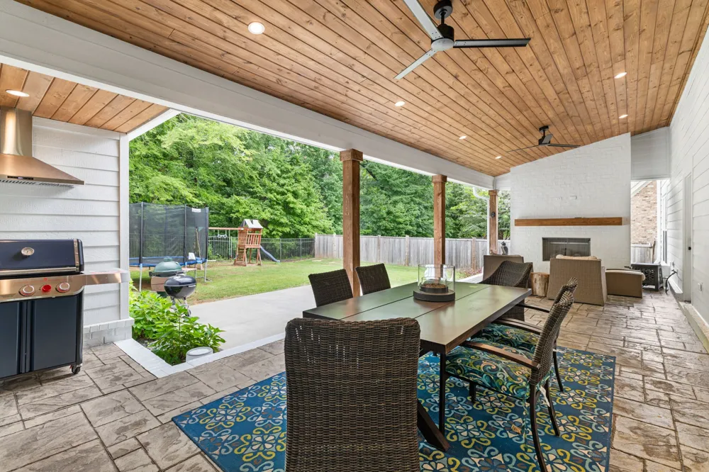 228 Chestnut Oak Dr Florence, AL 35633