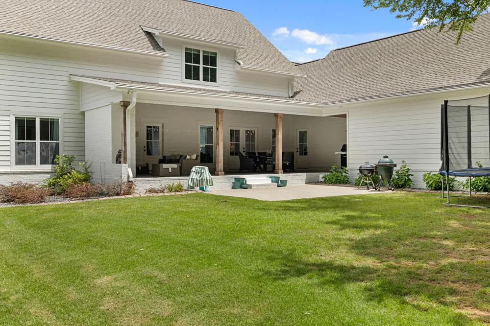 228 Chestnut Oak Dr Florence, AL 35633