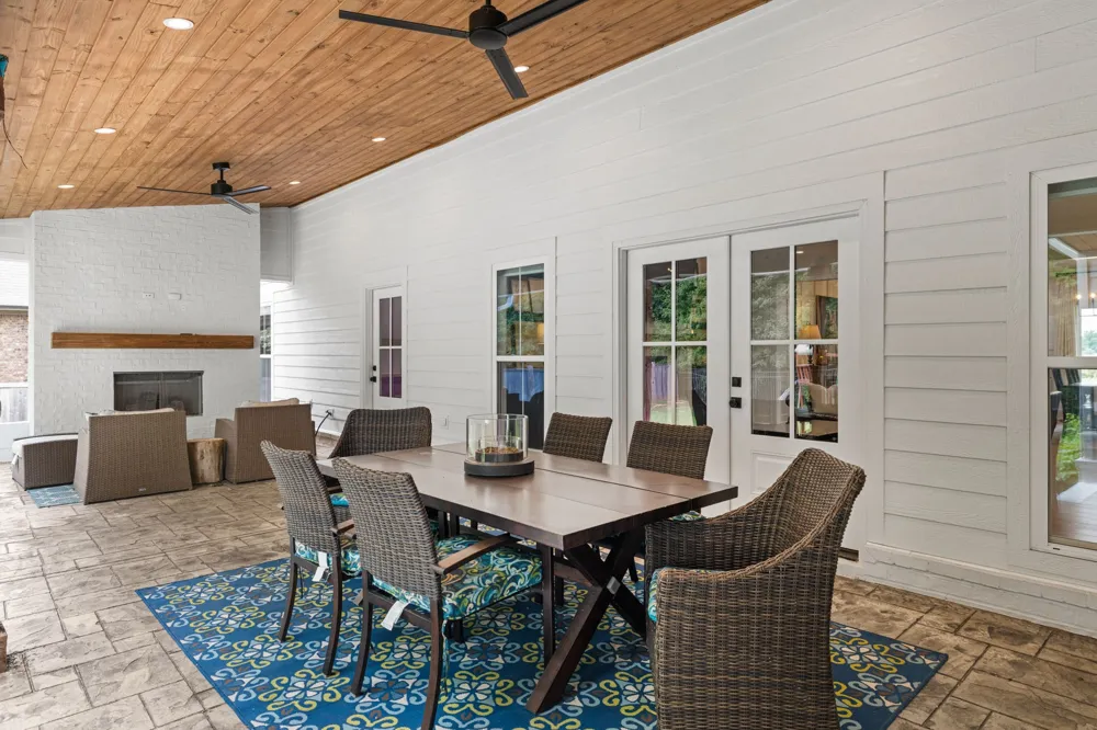 228 Chestnut Oak Dr Florence, AL 35633