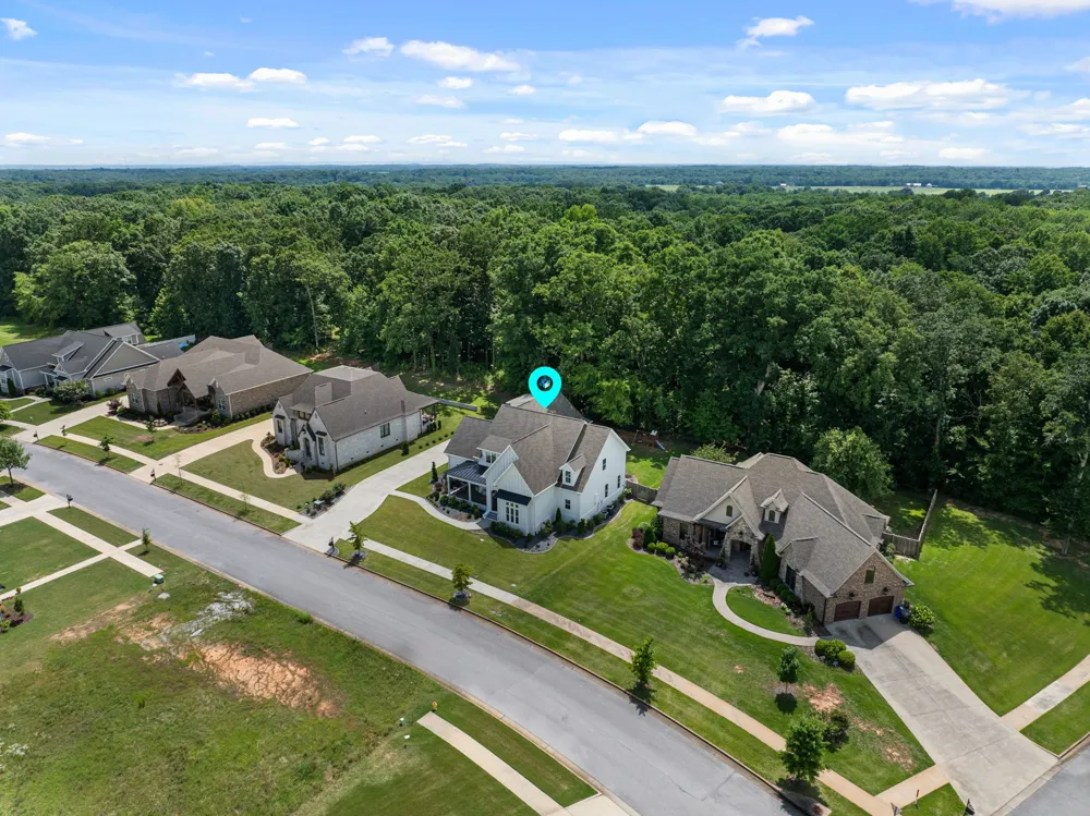 228 Chestnut Oak Dr Florence, AL 35633