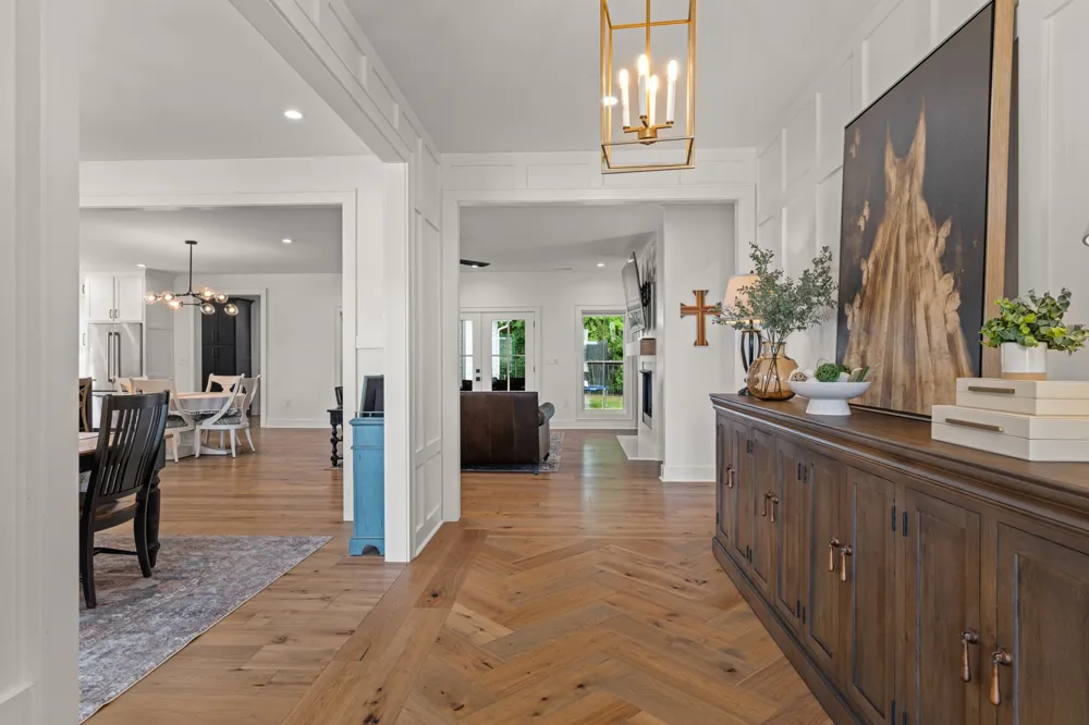 228 Chestnut Oak Dr Florence, AL 35633