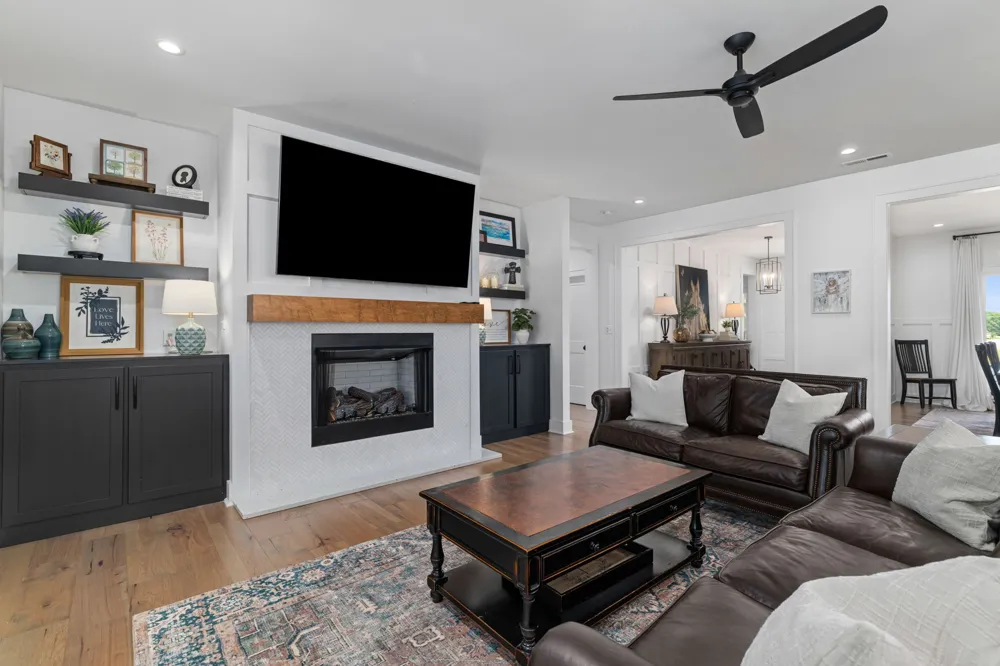 228 Chestnut Oak Dr Florence, AL 35633