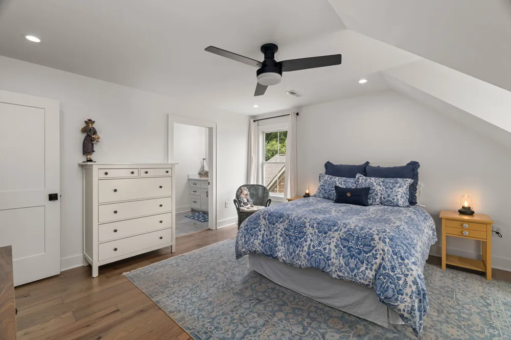 228 Chestnut Oak Dr Florence, AL 35633