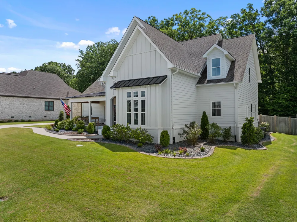 228 Chestnut Oak Dr Florence, AL 35633