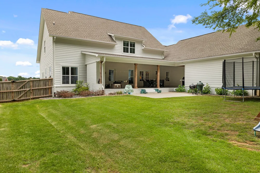 228 Chestnut Oak Dr Florence, AL 35633