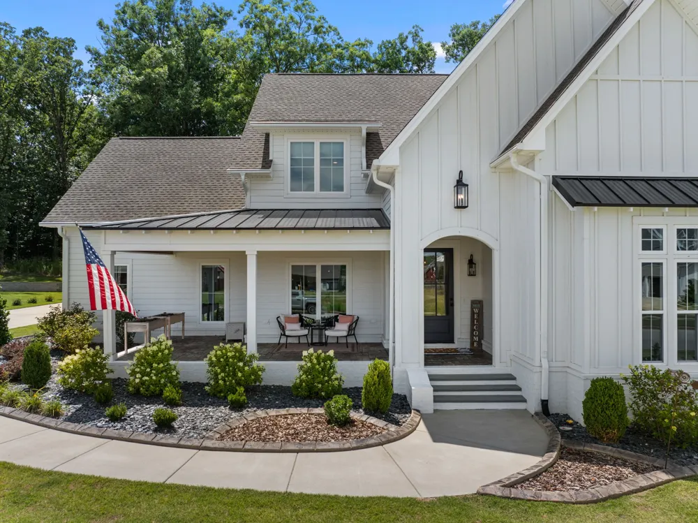 228 Chestnut Oak Dr Florence, AL 35633