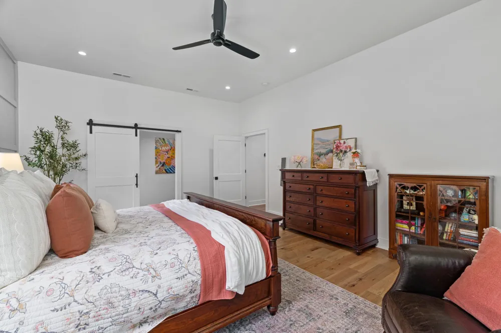228 Chestnut Oak Dr Florence, AL 35633