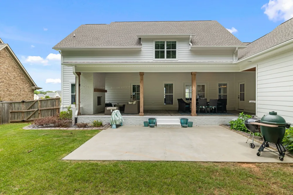 228 Chestnut Oak Dr Florence, AL 35633