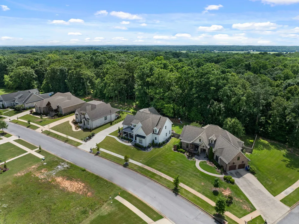 228 Chestnut Oak Dr Florence, AL 35633