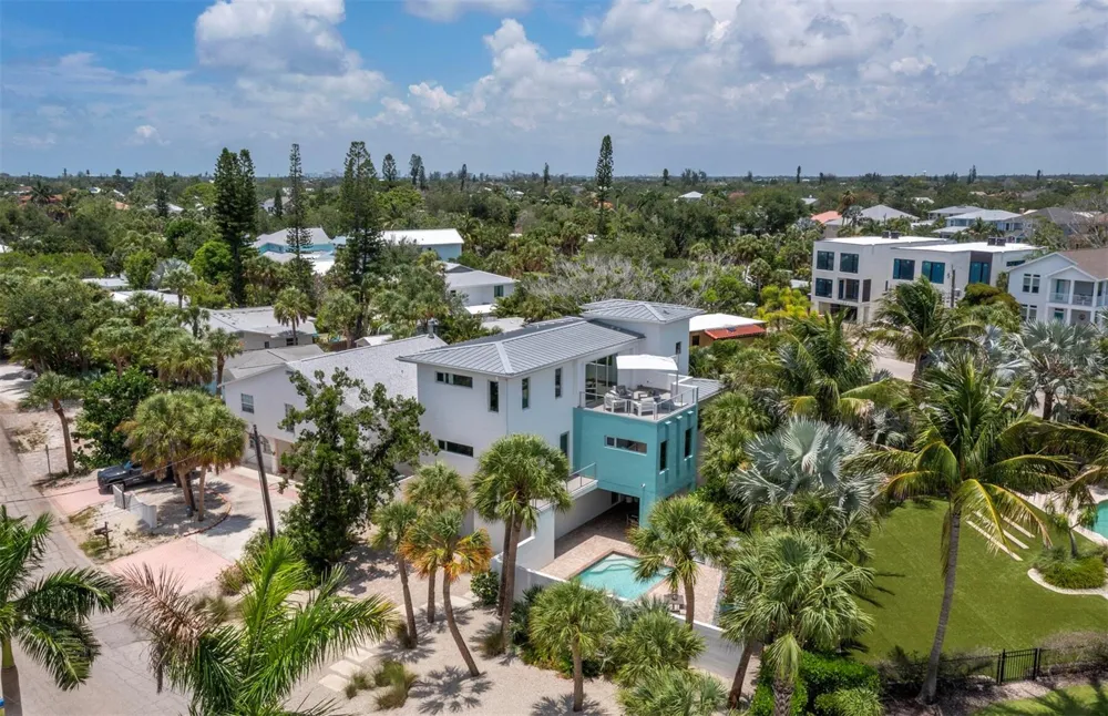 471 ISLAND CIRCLE Sarasota, FL 34242