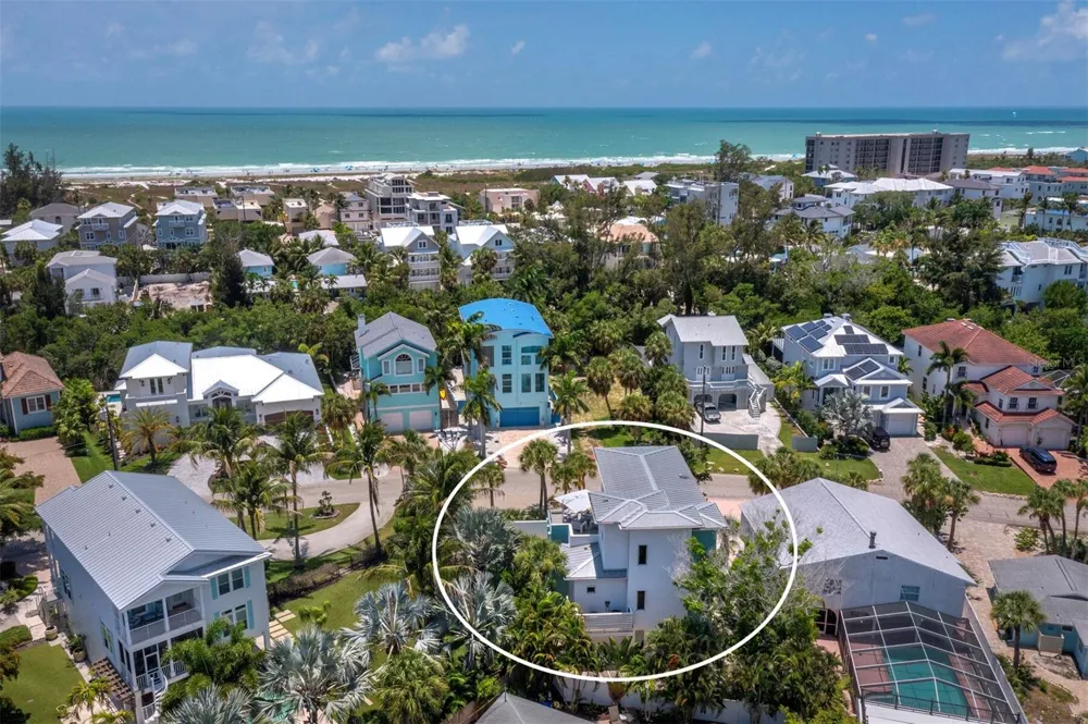 471 ISLAND CIRCLE Sarasota, FL 34242