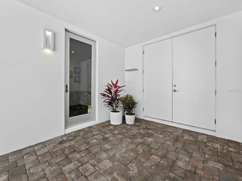 471 ISLAND CIRCLE Sarasota, FL 34242