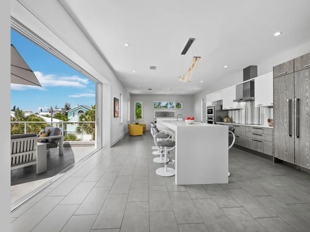 471 ISLAND CIRCLE Sarasota, FL 34242