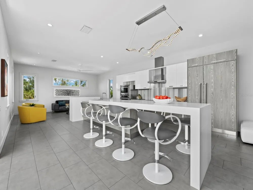 471 ISLAND CIRCLE Sarasota, FL 34242