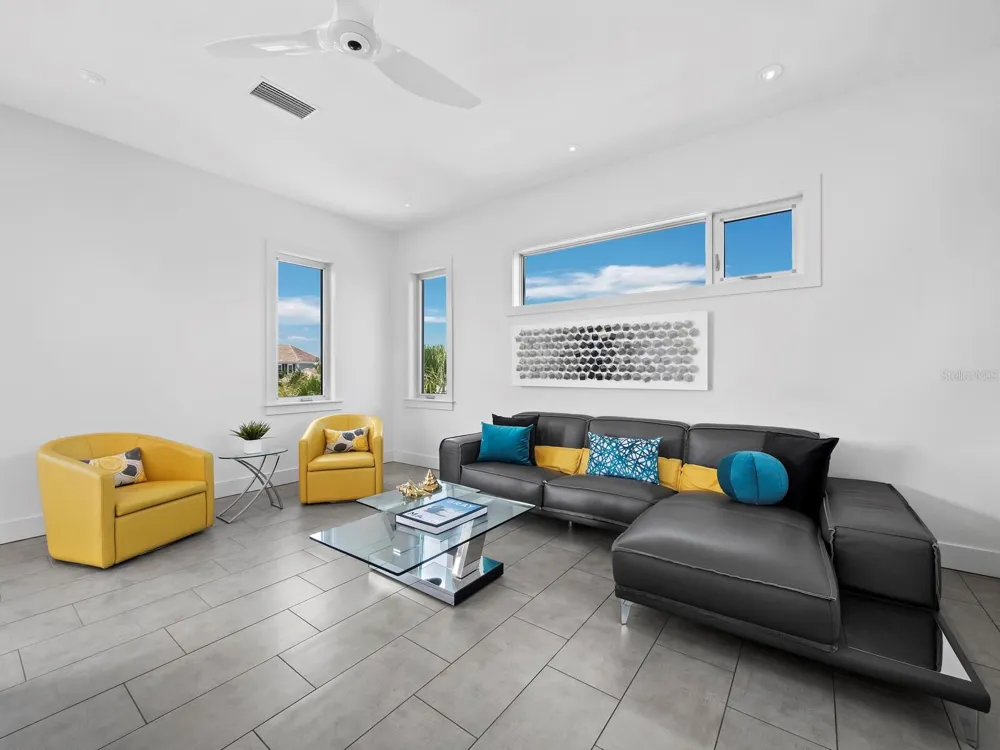 471 ISLAND CIRCLE Sarasota, FL 34242
