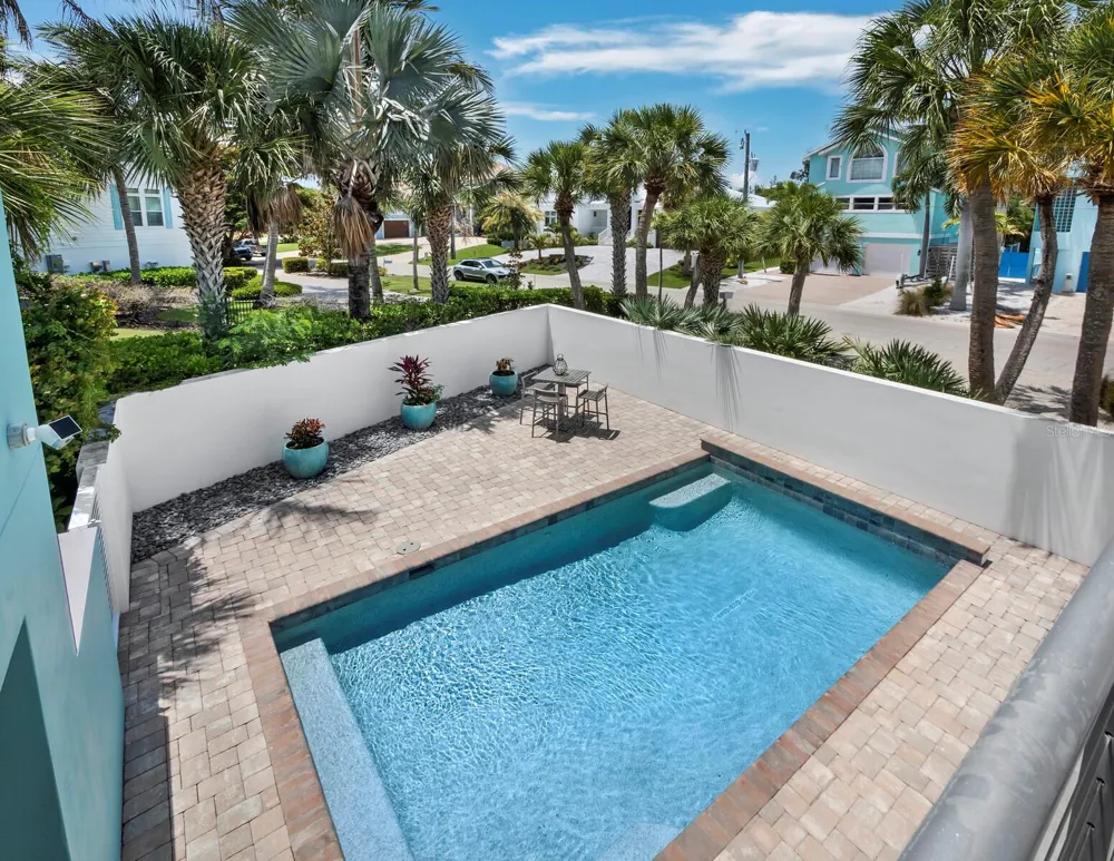 471 ISLAND CIRCLE Sarasota, FL 34242