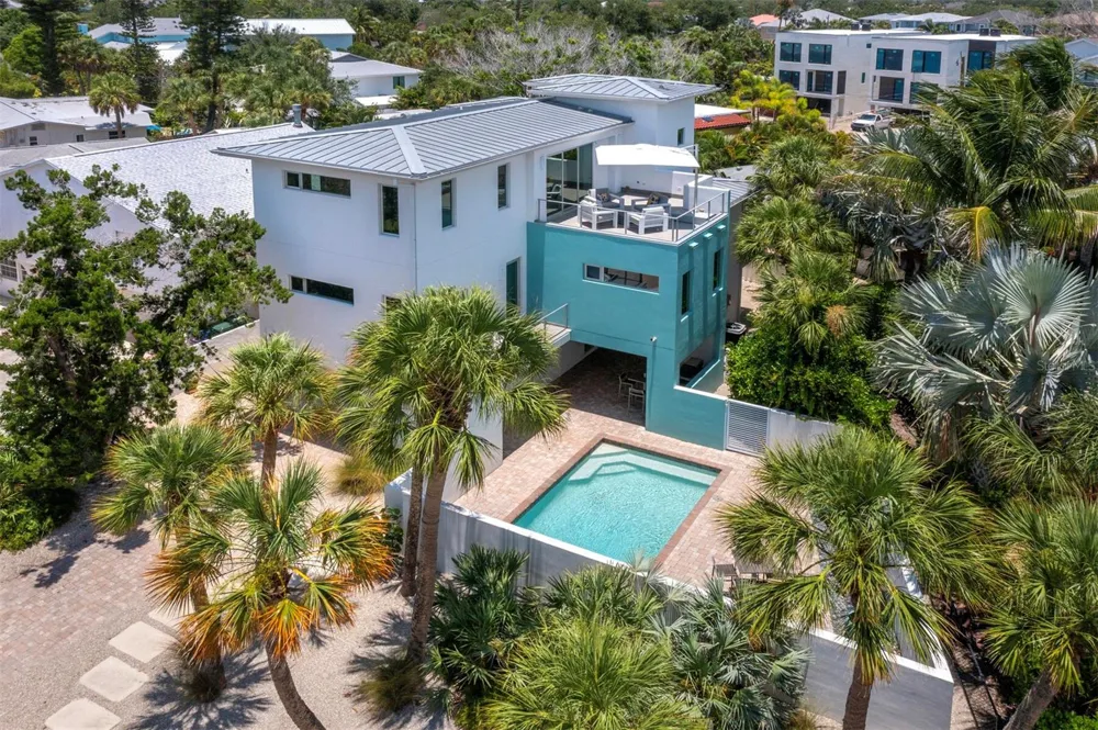 471 ISLAND CIRCLE Sarasota, FL 34242