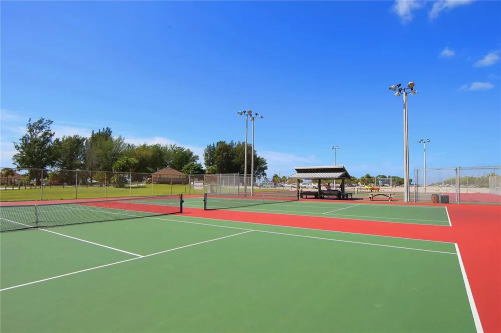 471 ISLAND CIRCLE Sarasota, FL 34242