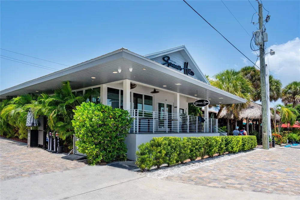471 ISLAND CIRCLE Sarasota, FL 34242