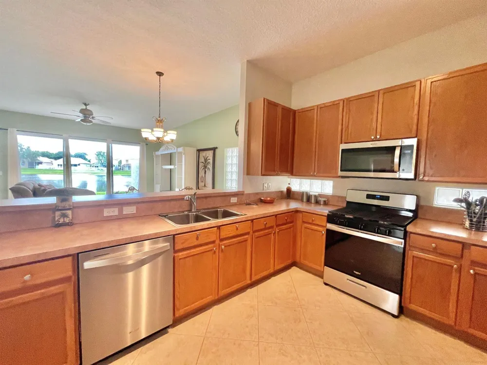 137 Canterbury Place Royal Palm Beach, FL 33414