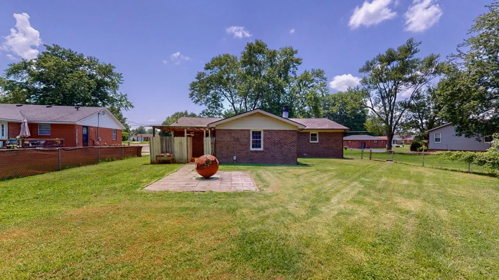 602 Holiday Park Dr Hopkinsville, KY 42240
