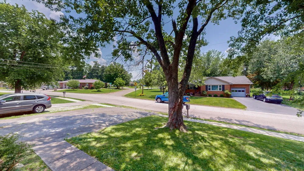 602 Holiday Park Dr Hopkinsville, KY 42240