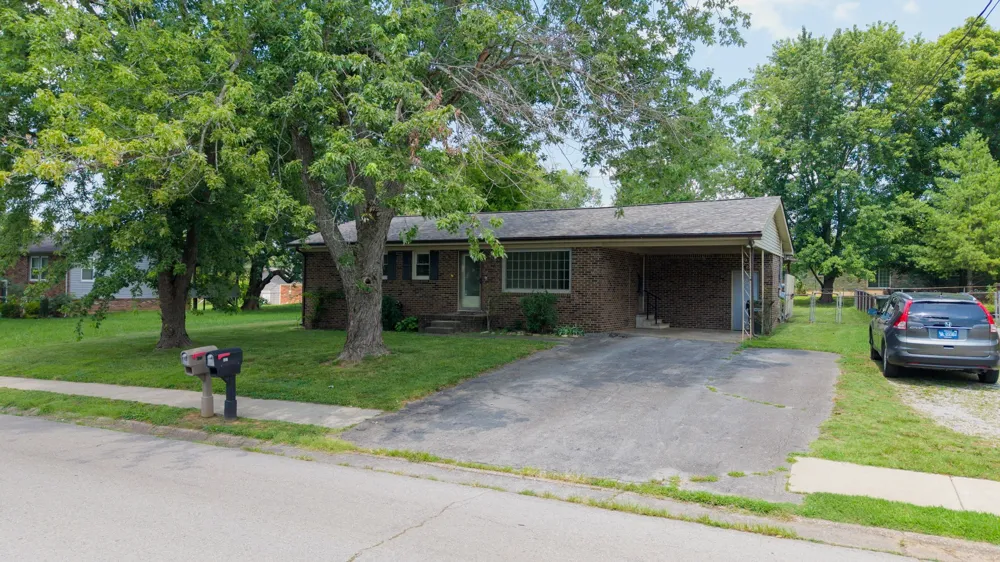 602 Holiday Park Dr Hopkinsville, KY 42240