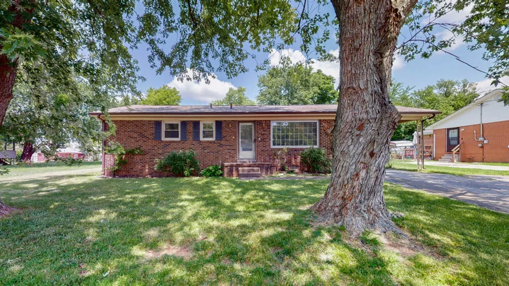 602 Holiday Park Dr Hopkinsville, KY 42240