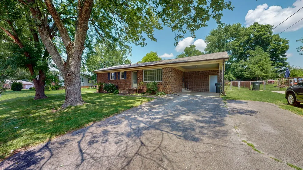 602 Holiday Park Dr Hopkinsville, KY 42240