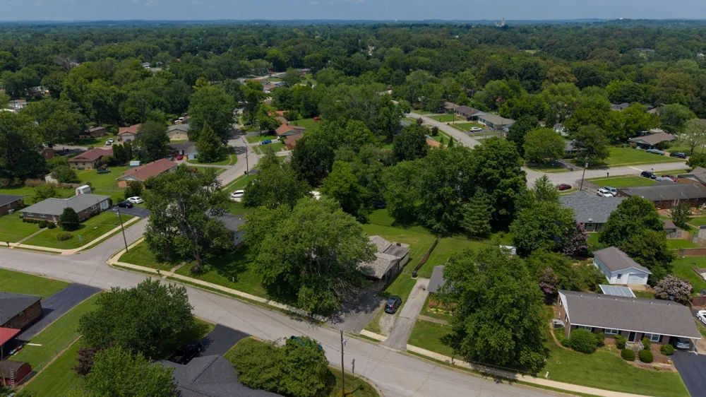 602 Holiday Park Dr Hopkinsville, KY 42240