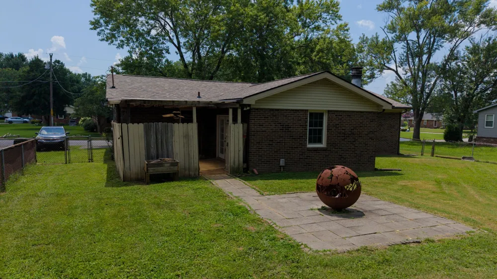 602 Holiday Park Dr Hopkinsville, KY 42240