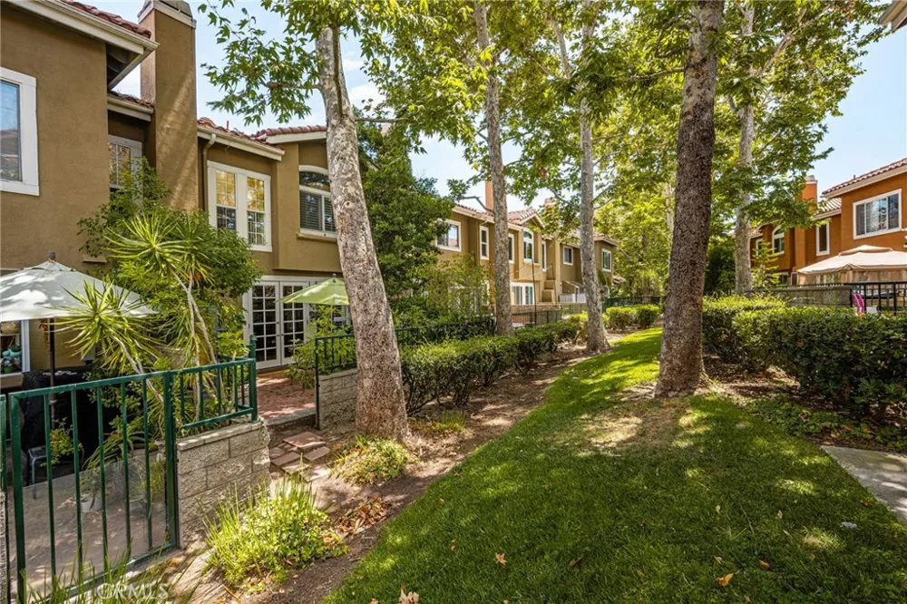 118 Matisse Aliso Viejo, CA 92656