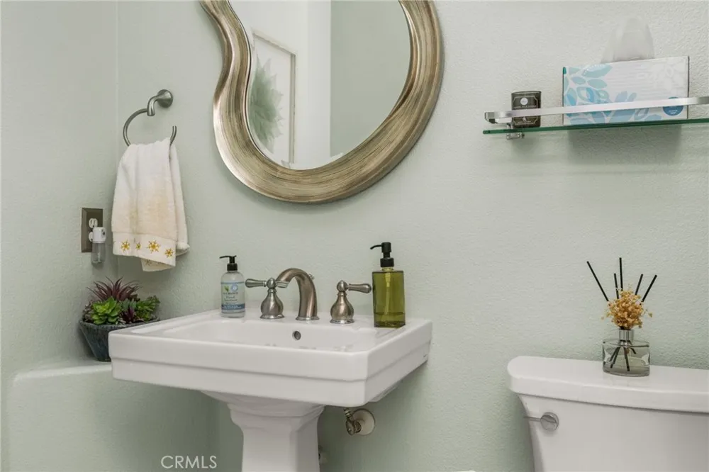 118 Matisse Aliso Viejo, CA 92656