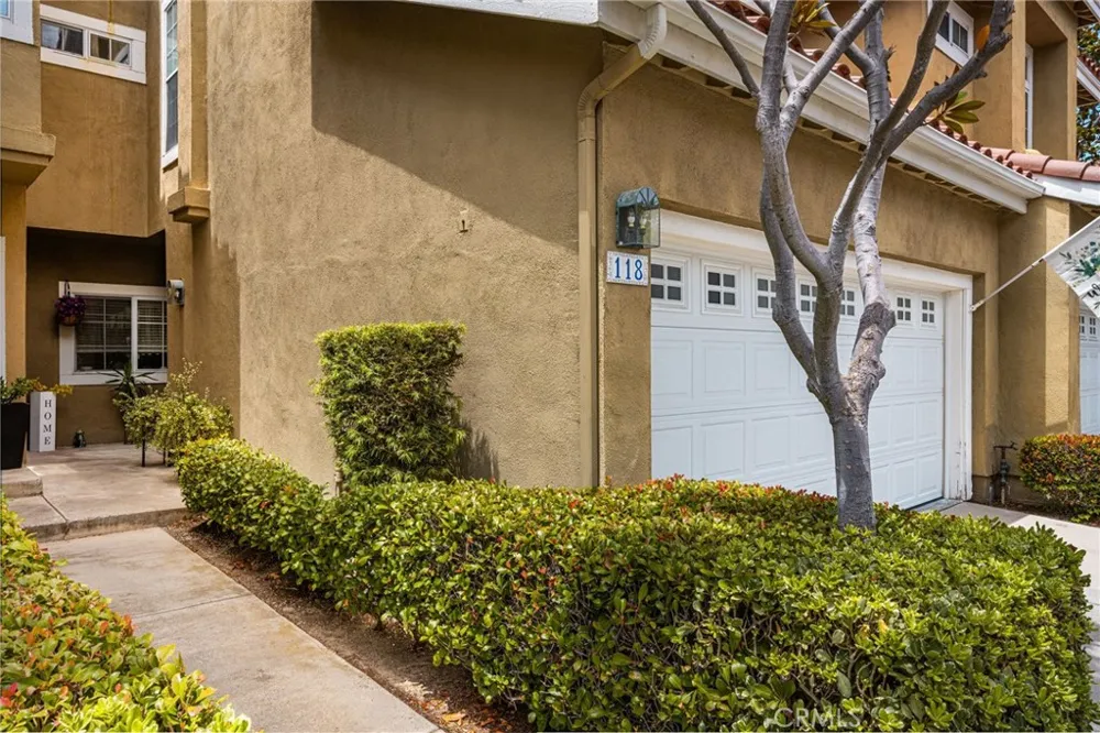 118 Matisse Aliso Viejo, CA 92656